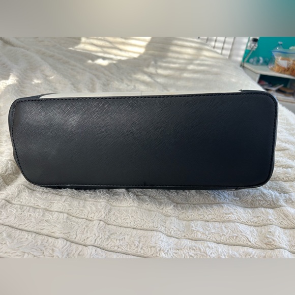 NWT GUESS Bag - Picture 4 of 10